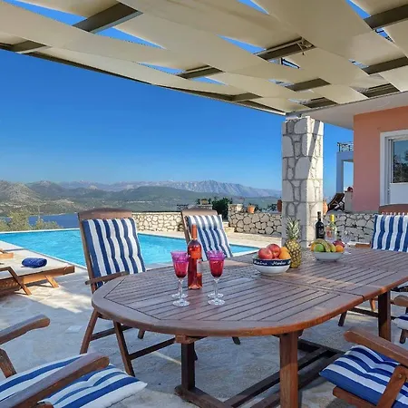 Drepanou Bay Villa *